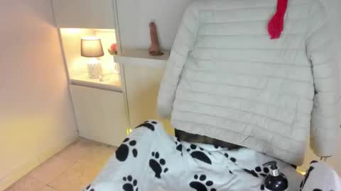 L I A  online show from December 16, 4:30 am