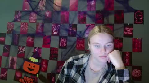 Leyla online show from October 10, 9:15 am