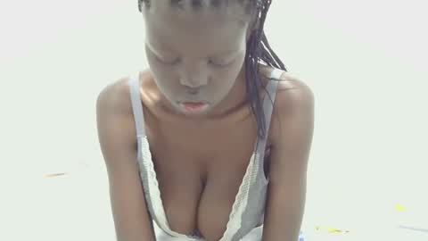 laylani69 online show from May 11, 4:04 pm