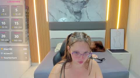   online show from October 3, 3:20 pm