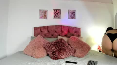 lia_blake7 online show from May 1, 6:13 pm