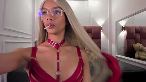 Snapshot of lia_girl2 chatting on March 5, 3:40 am Lia online show from March 5, 3:40 am