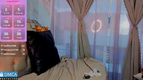 Snapshot of lia_summer1 chatting on October 15, 8:09 pm lia summer1 online show from October 15, 8:09 pm