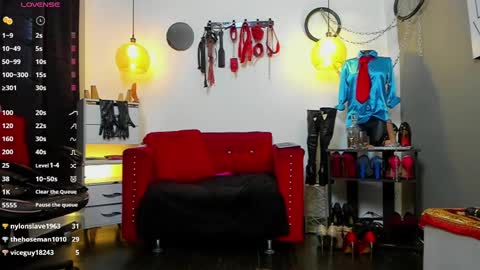 Lia Taylor online show from March 12, 7:04 pm