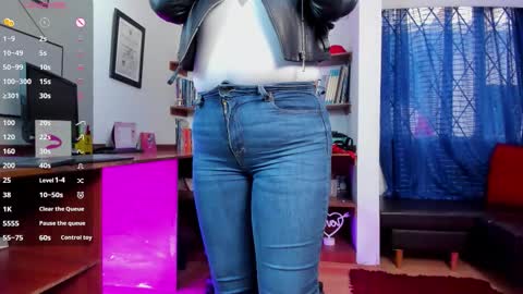 Lia Taylor online show from February 2, 1:19 pm