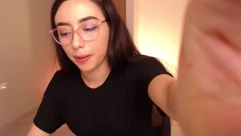   lia  online show from February 7, 12:02 am