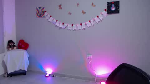   lia  online show from April 2, 1:35 am