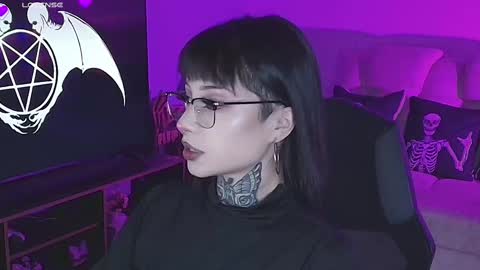 Snapshot of liaa_rodriguezz chatting on February 17, 9:54 pm Liaa  online show from February 17, 9:54 pm