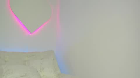 La  online show from May 8, 10:37 pm