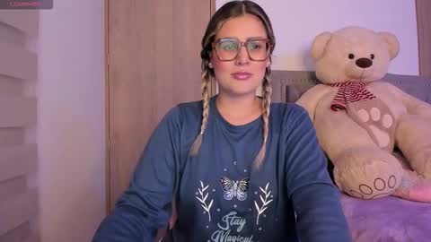 Lia  online show from November 15, 4:25 am