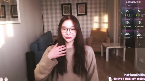 Snapshot of lialilia chatting on December 19, 10:45 am lialilia online show from December 19, 10:45 am