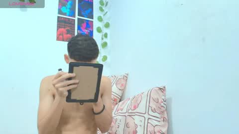 liam_honey18 online show from July 9, 12:09 pm