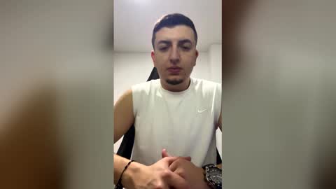 liam_jones10 online show from December 18, 6:20 am