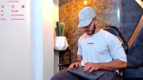 Snapshot of liam_kleiin chatting on September 21, 3:27 pm LIAM KLEIN online show from September 21, 3:27 pm