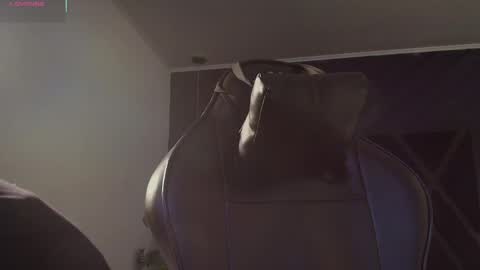 LIAM KLEIN online show from April 9, 11:16 am