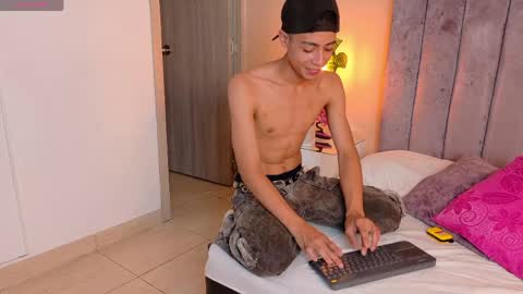 Liam Mercury  online show from May 1, 10:15 pm