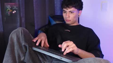 Liam online show from November 16, 6:10 pm