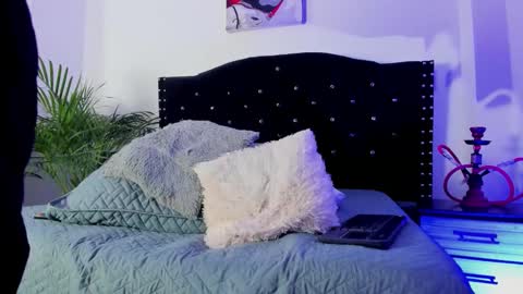 Call me Lian online show from April 7, 12:18 pm