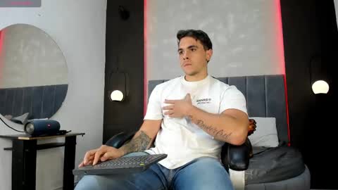 Snapshot of liam_walk chatting on October 6, 8:48 pm Liam online show from October 6, 8:48 pm