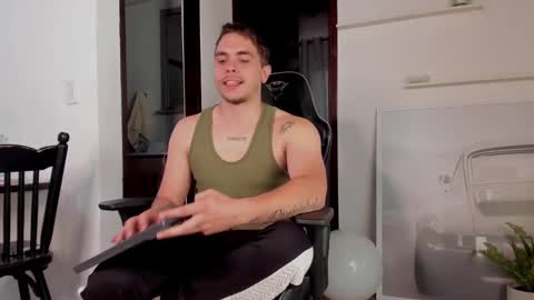 Snapshot of liam_walk chatting on February 11, 8:10 pm Liam online show from February 11, 8:10 pm