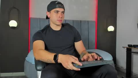 Liam online show from April 24, 7:38 pm