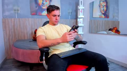 Snapshot of liam_walk chatting on December 31, 9:06 pm Liam online show from December 31, 9:06 pm