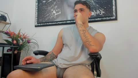 Snapshot of liam_walk chatting on January 11, 4:14 pm Liam online show from January 11, 4:14 pm