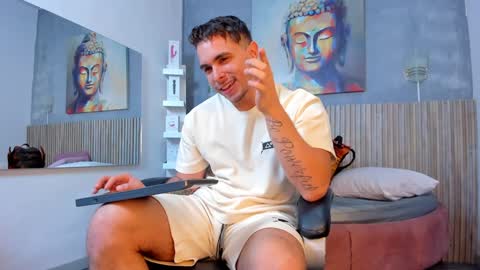 Snapshot of liam_walk chatting on January 19, 7:04 pm Liam online show from January 19, 7:04 pm