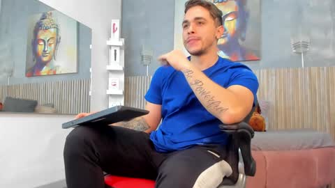 Snapshot of liam_walk chatting on January 8, 11:09 pm Liam online show from January 8, 11:09 pm