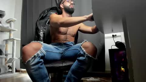 Liam online show from November 9, 8:40 am