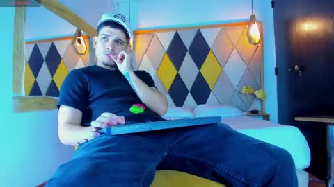 Liam online show from April 19, 3:29 am