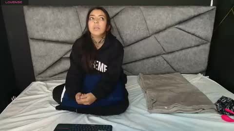 L I A M O N R O E online show from October 23, 1:12 pm