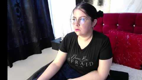 Lia online show from December 17, 2:35 pm