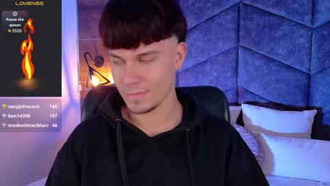 Liam Thunder online show from October 29, 3:19 am