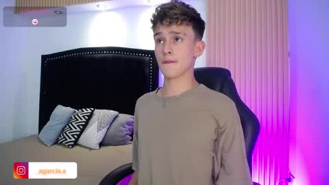 liam online show from April 14, 4:49 am