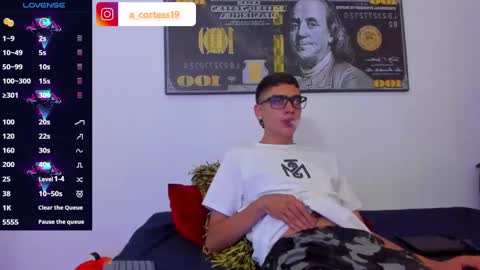 Snapshot of lian_23_ chatting on December 3, 7:39 pm    online show from December 3, 7:39 pm