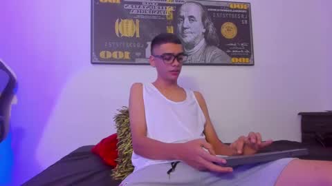 Snapshot of lian_23_ chatting on March 12, 12:36 pm    online show from March 12, 12:36 pm