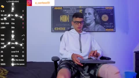 Snapshot of lian_23_ chatting on January 1, 11:51 pm    online show from January 1, 11:51 pm