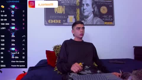 Snapshot of lian_23_ chatting on December 4, 10:18 am    online show from December 4, 10:18 am