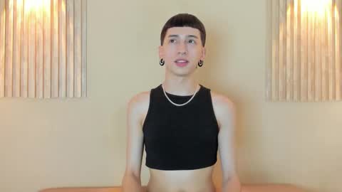 lian_cameron online show from February 18, 4:01 am