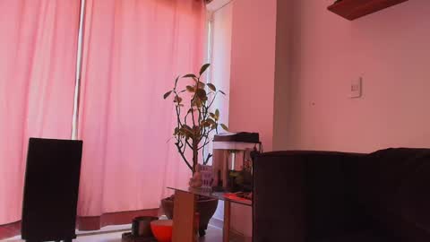 Snapshot of lian_oconner chatting on October 2, 12:37 pm Lian Oconner online show from October 2, 12:37 pm