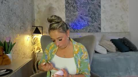 Lian online show from March 16, 7:29 pm