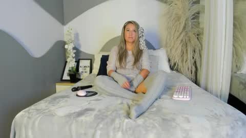 Lian online show from April 18, 9:11 am