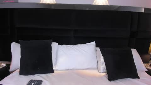  LIA TINK  online show from April 22, 11:50 am