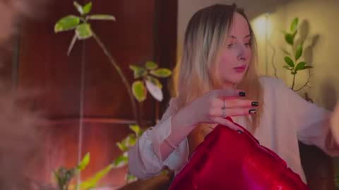 its my birthday today so im offline  but id be so happy if you felt like sending me a birthday love while im away  online show from March 6, 8:41 pm