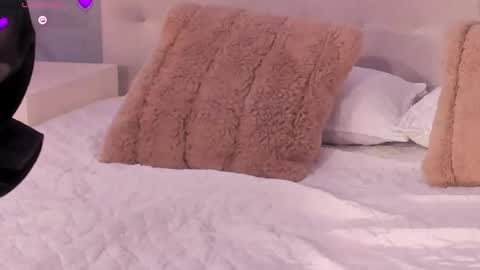 liiabloomm online show from April 18, 4:47 am