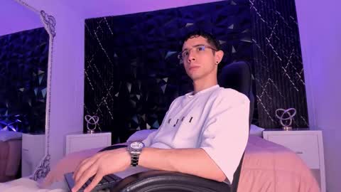 L I I A M online show from March 7, 8:09 pm