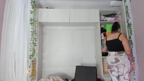         online show from April 21, 11:39 am