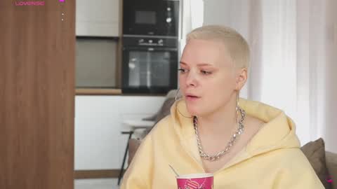 likaaberry online show from April 13, 4:11 pm