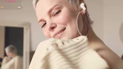 likaaberry online show from September 24, 6:58 pm